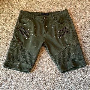 Diamond Stash Men’s size 38 cargo shorts.